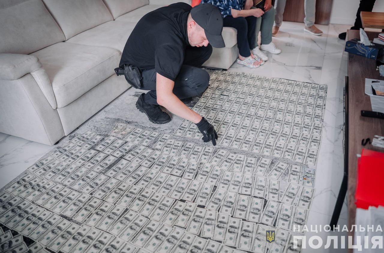 Нацполіція, гроші, затримання