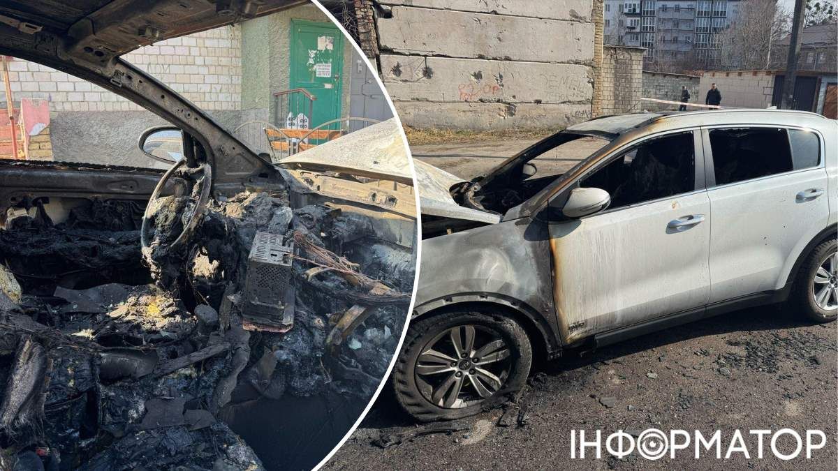 У автівки повністю знищений вогнем салон та підкапотний простір, відновленню вона не підлягає. Фото: Facebook Ірини