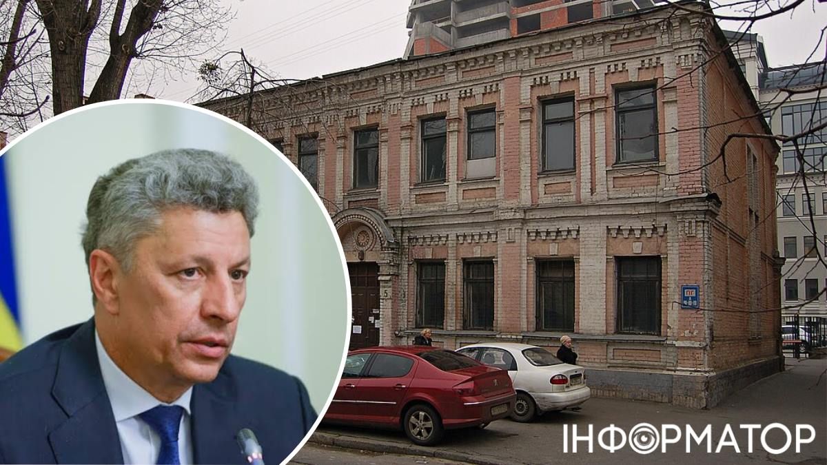 Блогер, розслідувач Володимир Бондаренко вважає, що ТОВка, яка продає садибу, пов'язана зі скандально відомим Юрієм Бойко