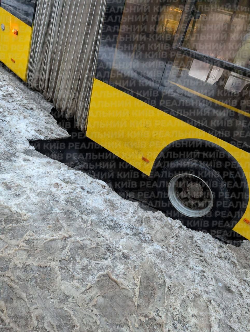 Троллейбус на Софиевской Троллейбус на Софиевской