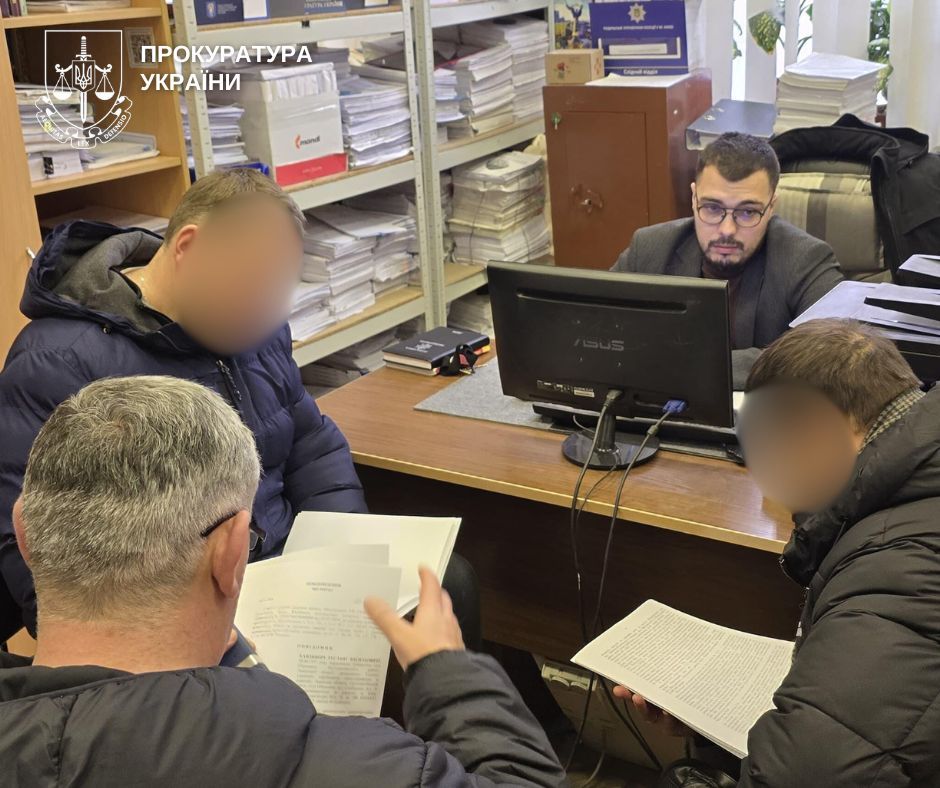 Подозрения объявили служащим КГГА и подрядчикам