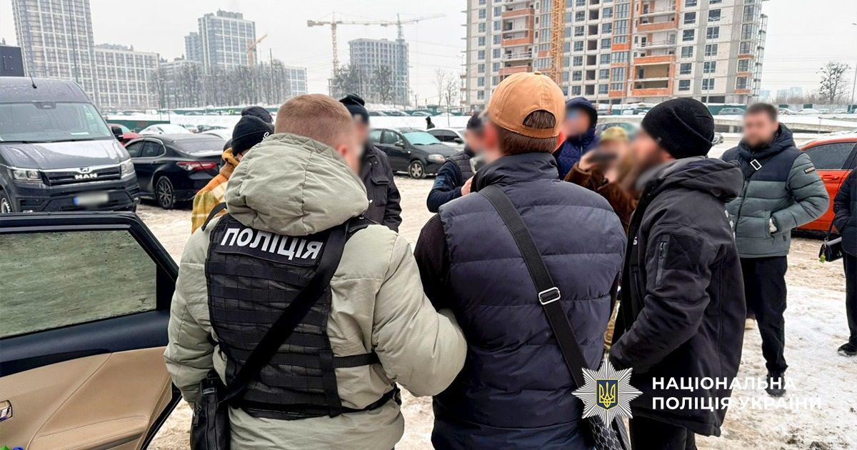 Обманывали даже детекторы: киевляне-ловки продавали чрезвычайно мастерские 100-долларовые фальшивки 4