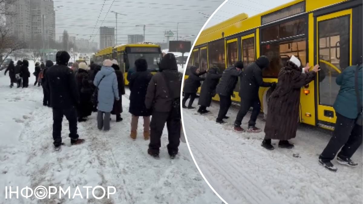 Автобус пасажири штовхають