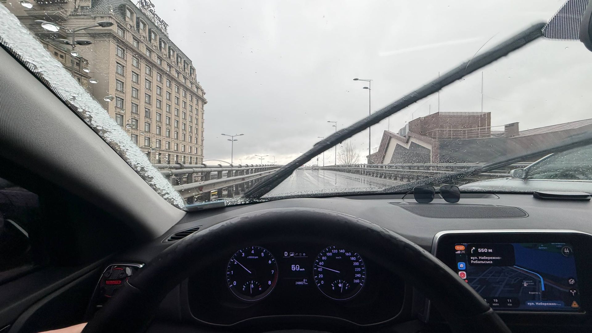 Сніг і град у Києві