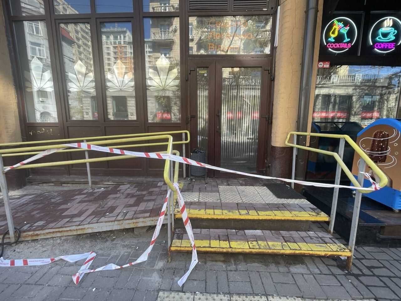 Бессарабська площа 2 - магазин U420