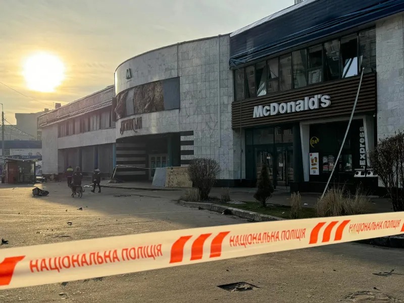 Станцію метро "Лук'янівська" руйнували вже шість разів - і вона кожного разу відновлювала роботу впродовж кількох годин Станцію метро "Лук'янівська" руйнували вже шість разів - і вона кожного разу відновлювала роботу впродовж кількох годин