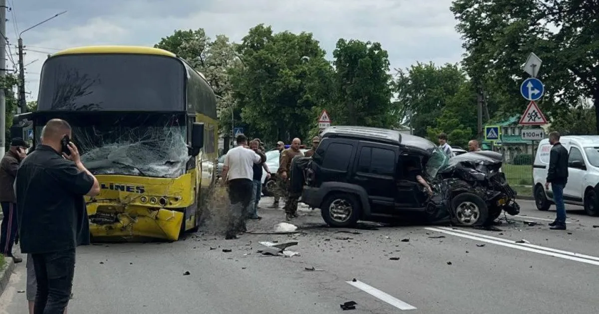 В жорсткій ДТП загинув хтось із позашляховика. Фото: міські пабліки В жорсткій ДТП загинув хтось із позашляховика. Фото: міські пабліки