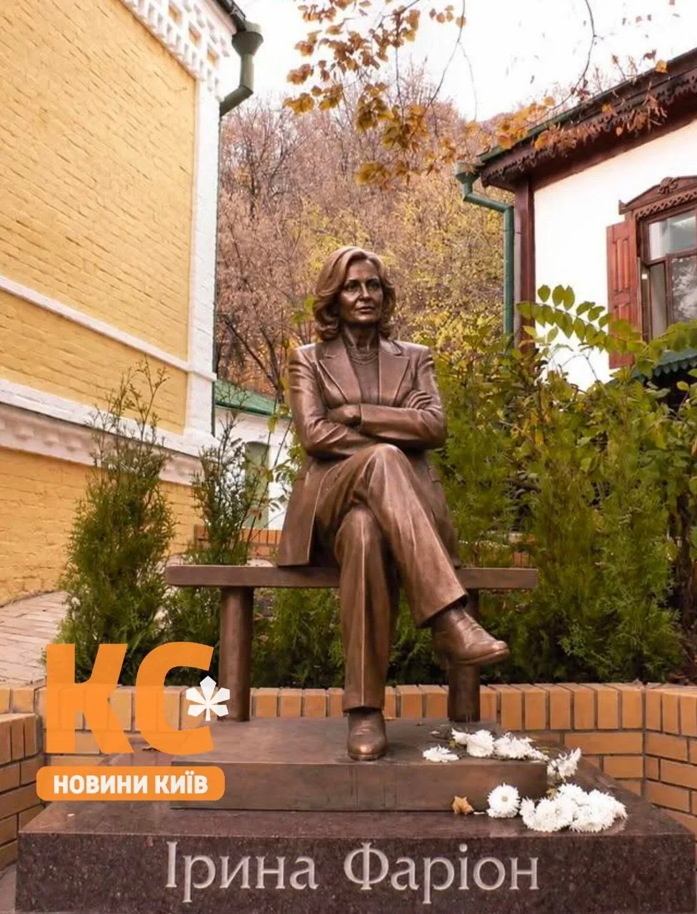 Так может выглядеть памятник Ирине Фарион на Андеевском спуске.