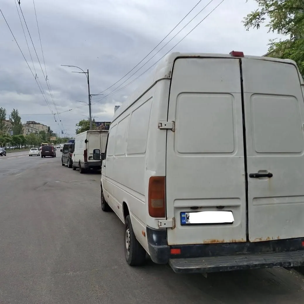 Базовий штраф за порушення правил паркування становить 340 грн. Порушення ПДР