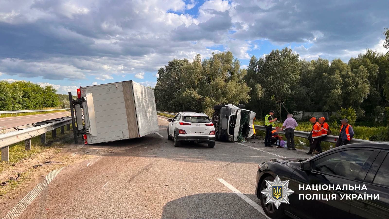 В результате аварии пострадали дорожные рабочие ДТП