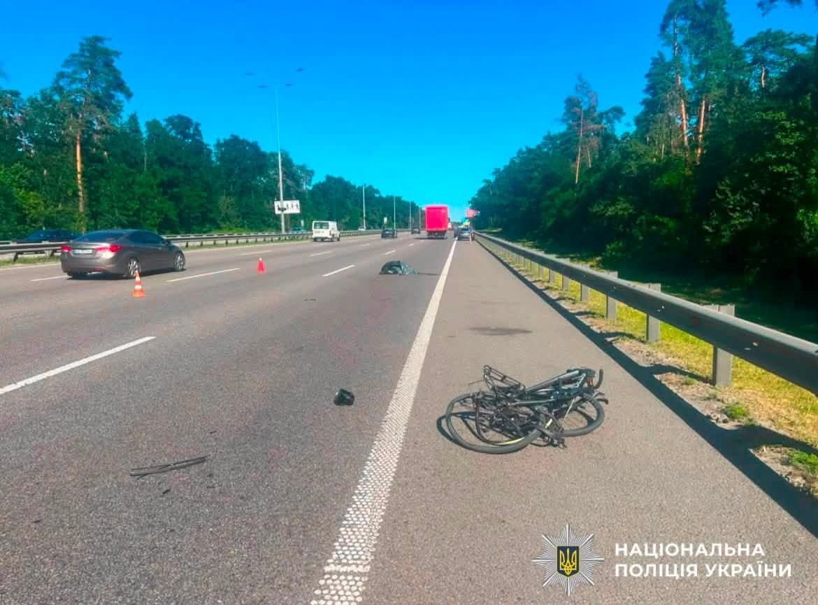 Хлопець на велосипеді загинув на місці. Хлопець на велосипеді загинув на місці.