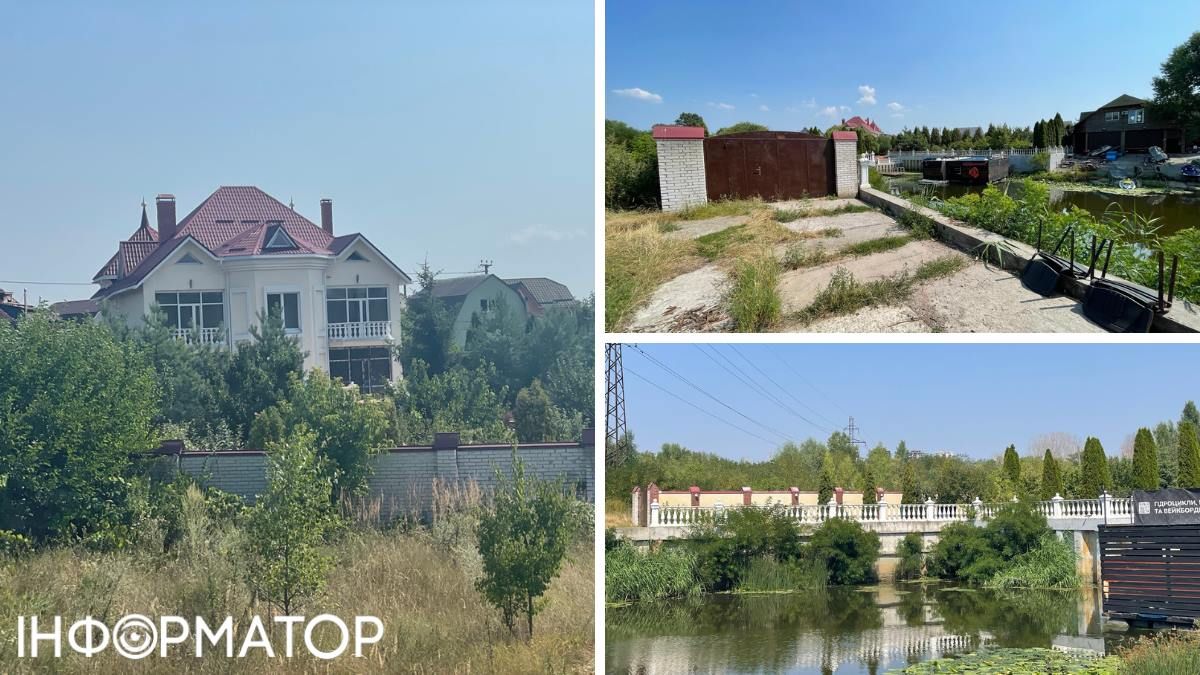 Дом окружен высоким забором и имеет несколько ворот, дальние явно технические, предназначенные для завоза плавсредств на территорию. Дом окружен высоким забором и имеет несколько ворот, дальние явно технические, предназначенные для завоза плавсредств на территорию.
