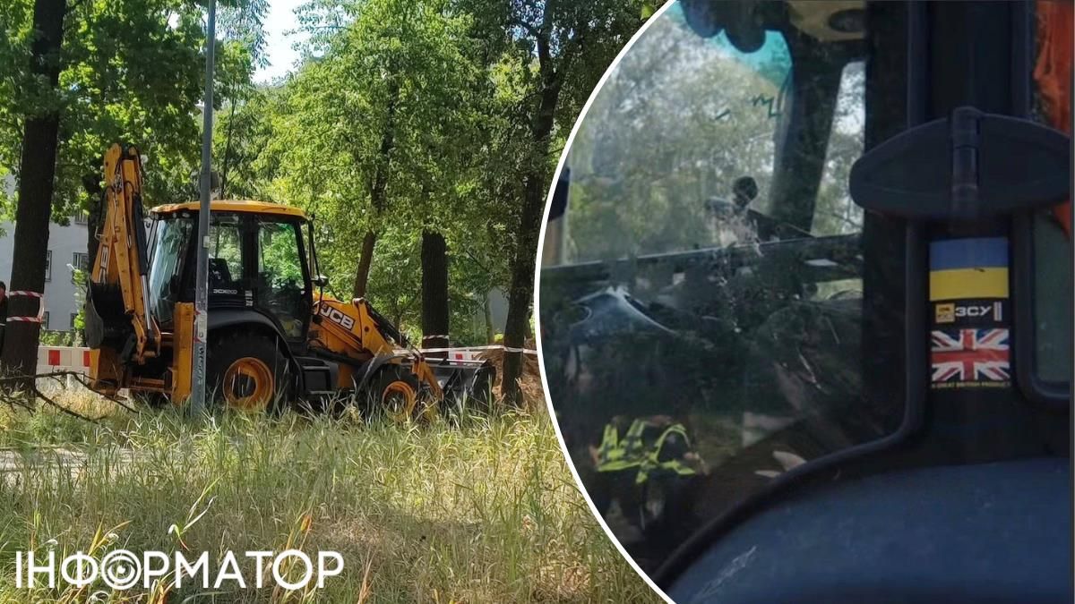 Київзеленбуд трактор наліпка Теремки