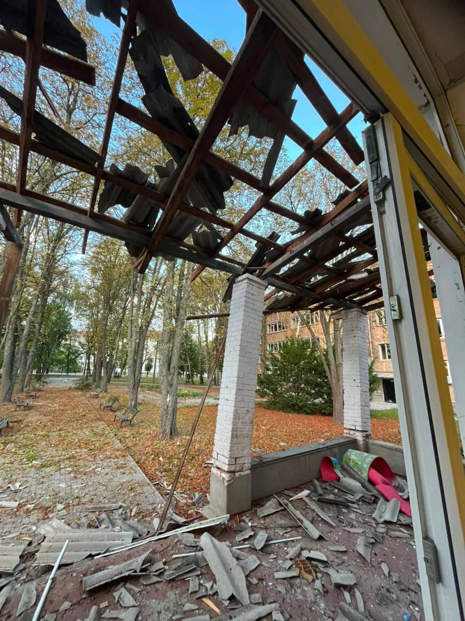 Гимназия пострадала в результате атаки 27 августа Гимназия пострадала в результате атаки 27 августа