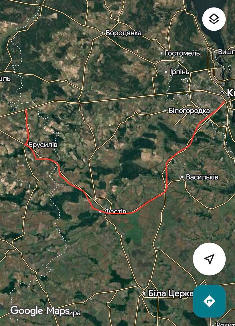 Возле Бучи Шахед попал в составы – слышны взрывы, перекрыли 15 километров трассы Киев-Чоп 2