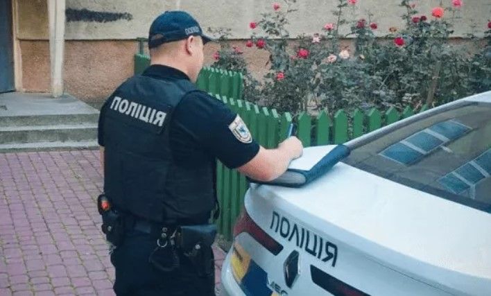 В Борисполе мать выпустила из рук новорожденного с балкона В Борисполе мать выпустила из рук новорожденного с балкона