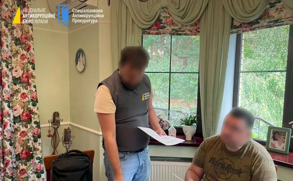 Пятерым фигурантам, среди которых экс-чиновник коммунального предприятия, сообщили о подозрении в завладении имуществом в особо крупных размерах.