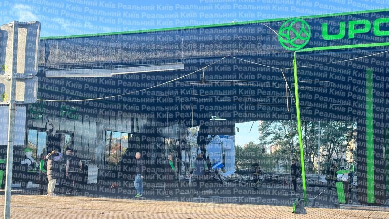 АЗС UPG на Харьковском шоссе после попадания 23 сентября