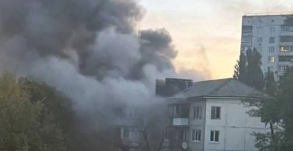 В Києві через атаку Шахеду горить будинок. В Києві через атаку Шахеду горить будинок.