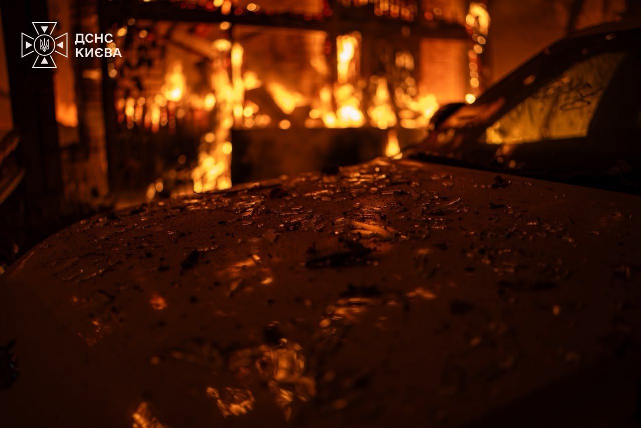Шахеди підпалили СТО й нежитлову будівлю у Києві - загинув чоловік 1