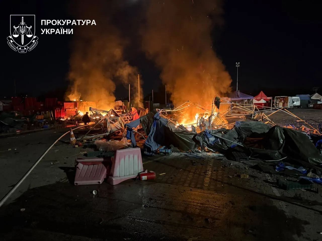 Тіла загиблих лежать просто на асфальті - росіяни вдарили по Столичному ринку за Кільцевою 1