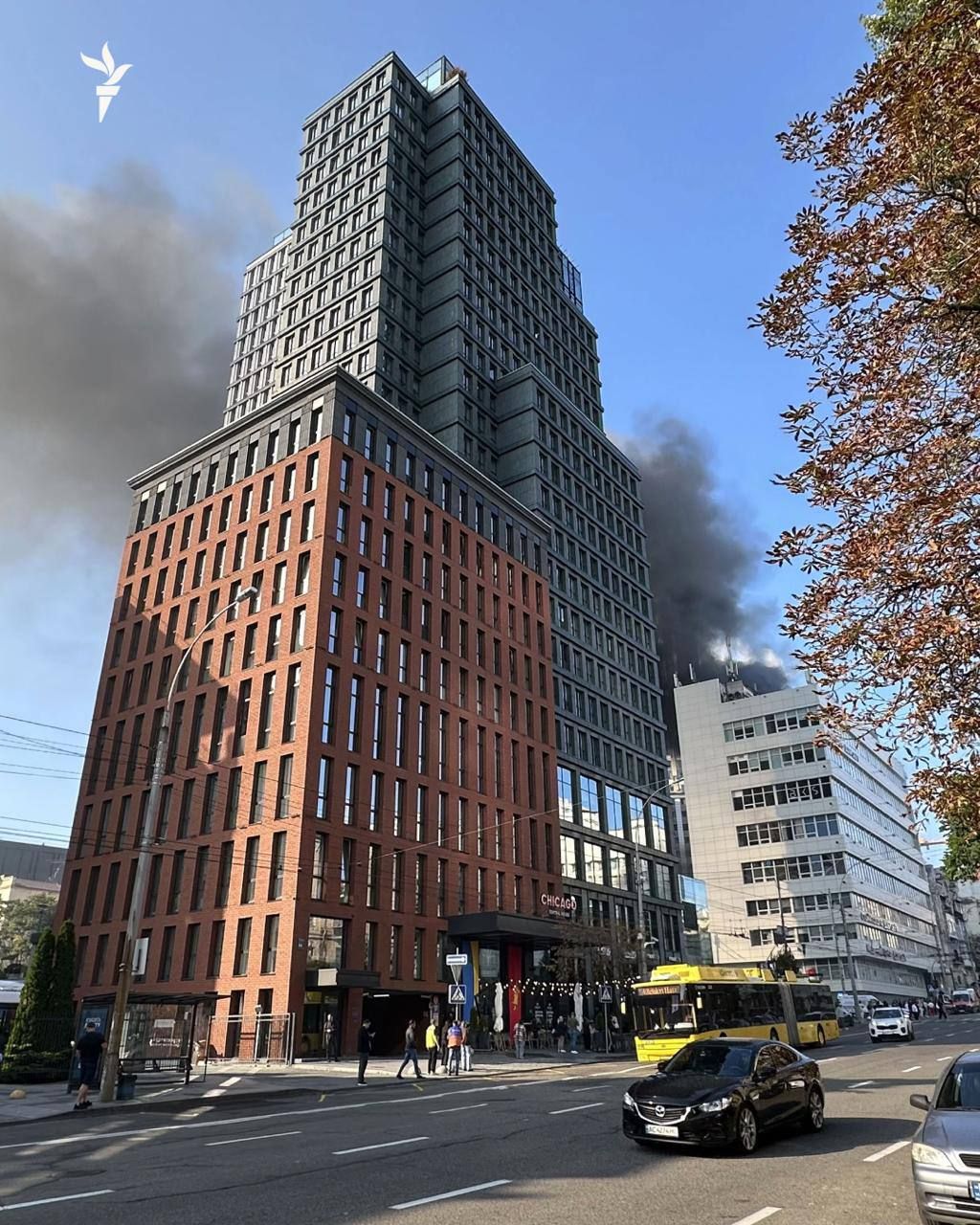 Пожежа після прильоту на вулиці Антоновича. Фото: Радіо Свобода. Пожежа на Антоновича