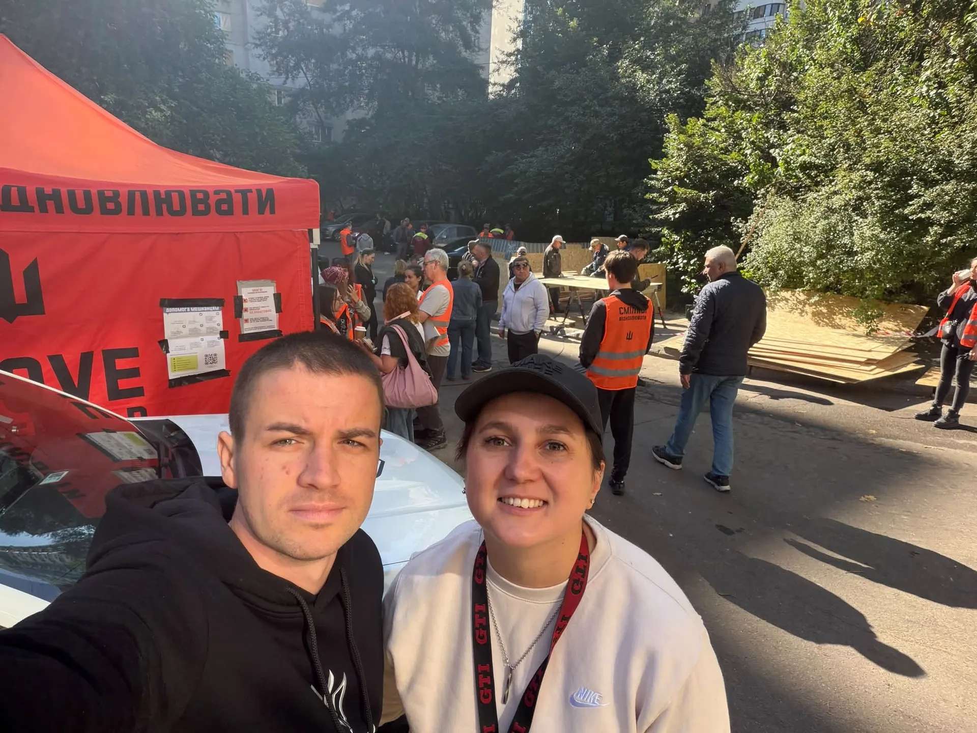 Михайло Буділов та Катерина Рапута на вул. Верхогляда, 2, у Печерському районі Михайло Буділов та Катерина Рапута на вул. Верхогляда, 2, у Печерському районі