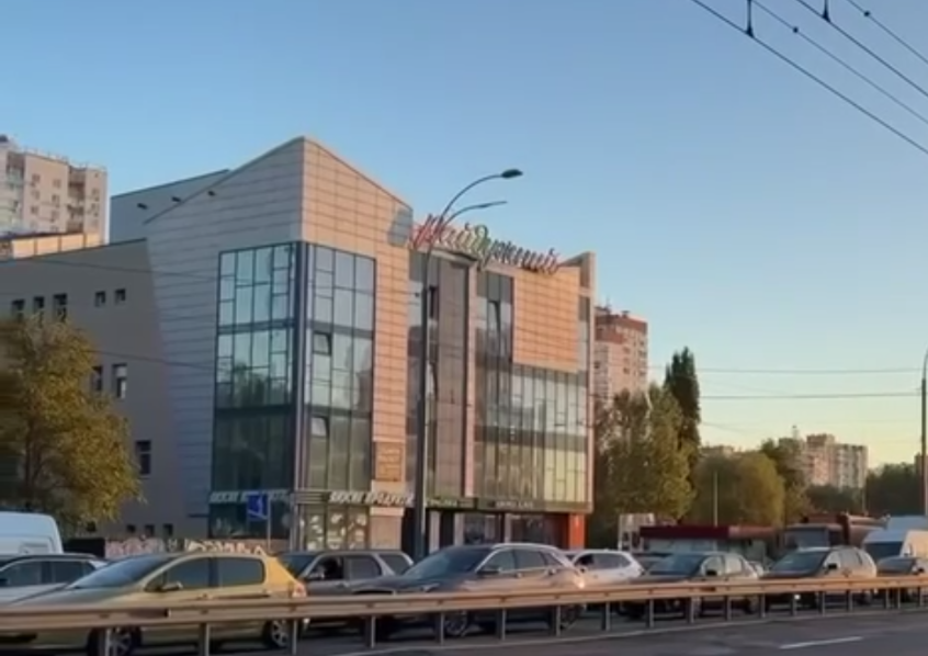 На Троєщині утворився затор через закриття мосту затор Троєщина