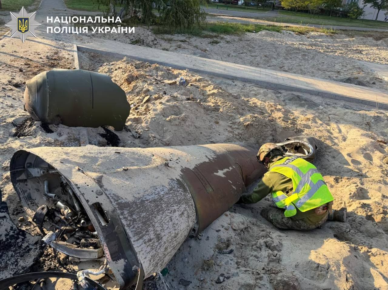 ракета серед будинків ракета серед будинків