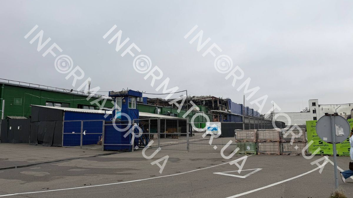 На Почайной разрушены сразу несколько торговых центров, горели JYSK и Auchan - фото 4