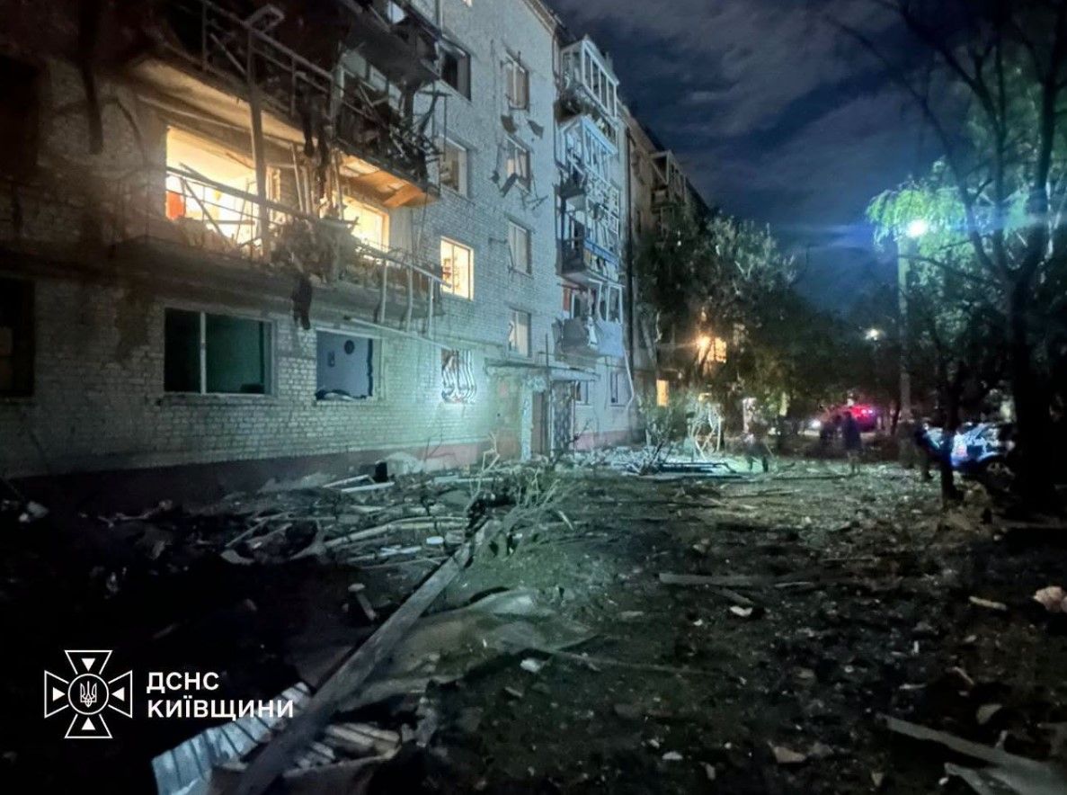 Поврежденные дома в Киевской области, фото: ГСЧС