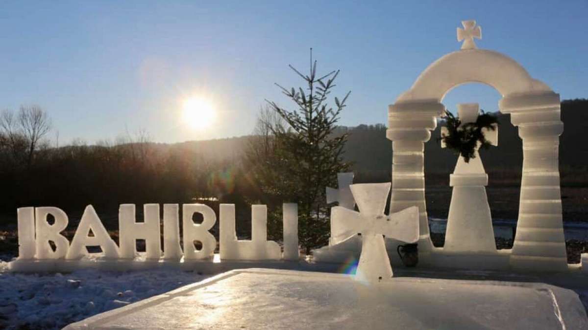 На Коломийщині побудували льодові містечка: фото