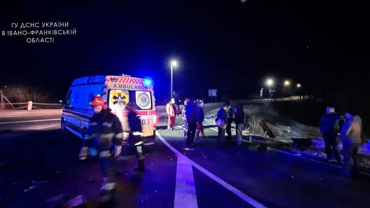 В Коломиї зіштовхнулись Peugeot і Toyota: постраждали троє, загинула 5-місячна дитина