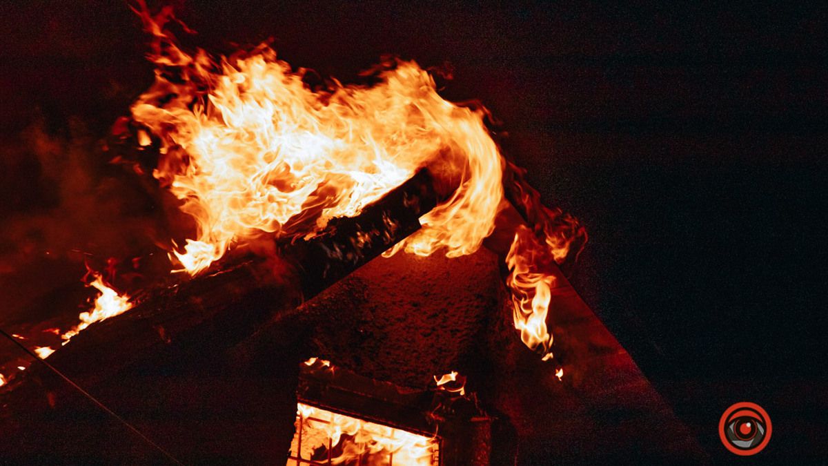 У Коломийському районі горів будинок: всередині знайшли тіло чоловіка