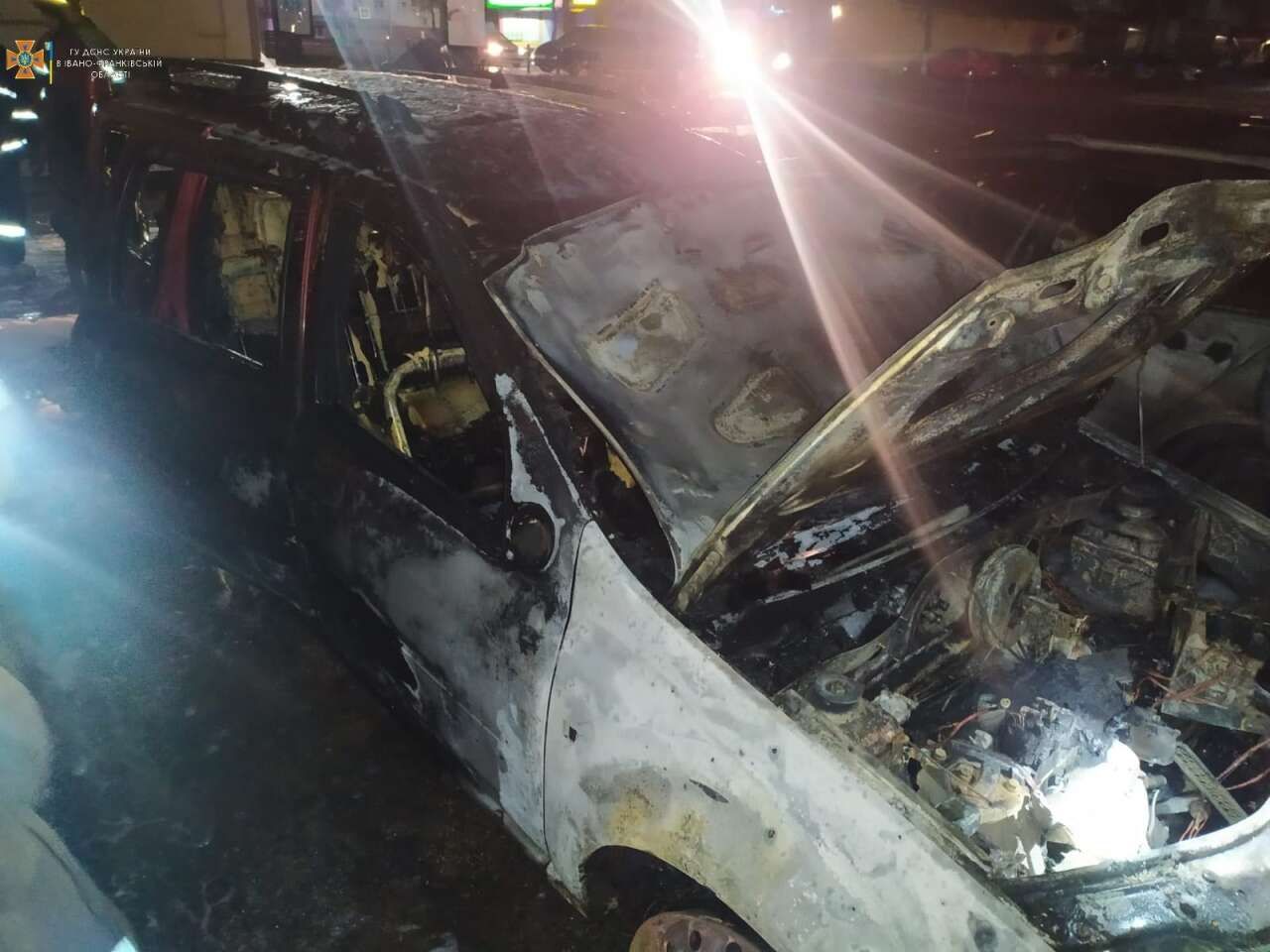 В місті Долина горіли Renault Logan, Peugeot Expert, Volkswagen Golf 7