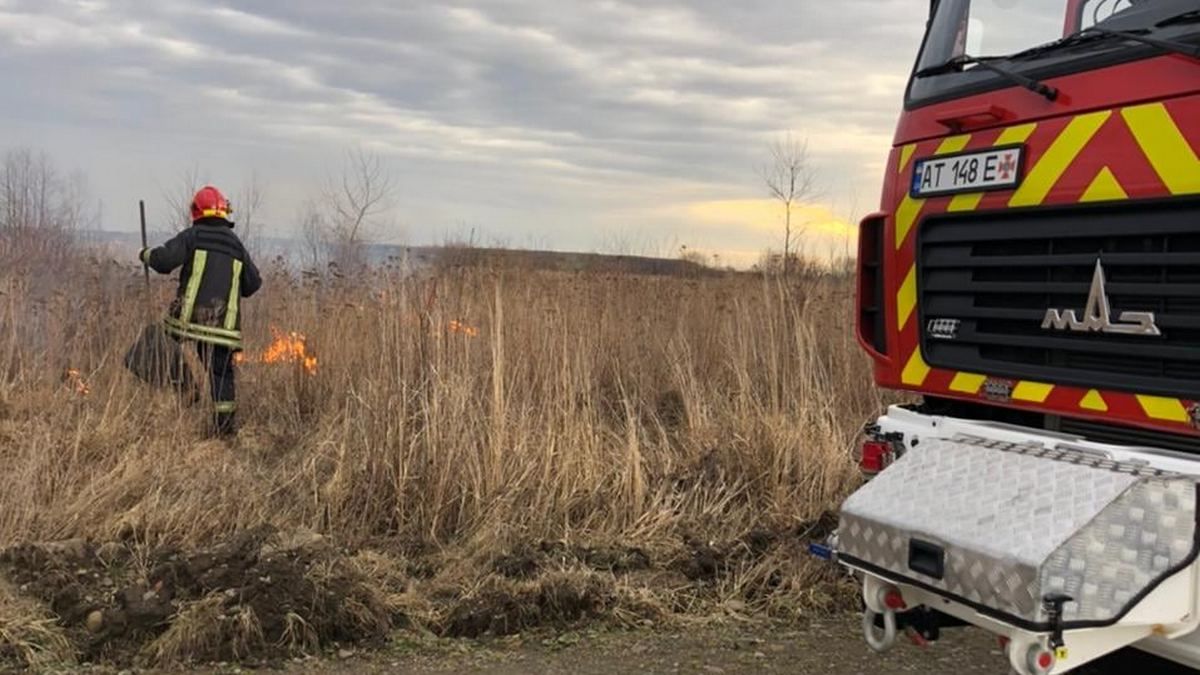 За одну добу - 32 пожежі через підпали трави 2