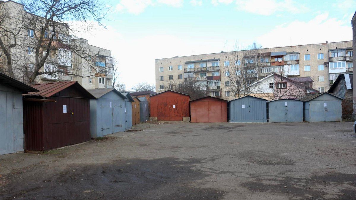 Муніципальна інспекція Коломиї збирається демонтувати гаражі біля ліцею №8