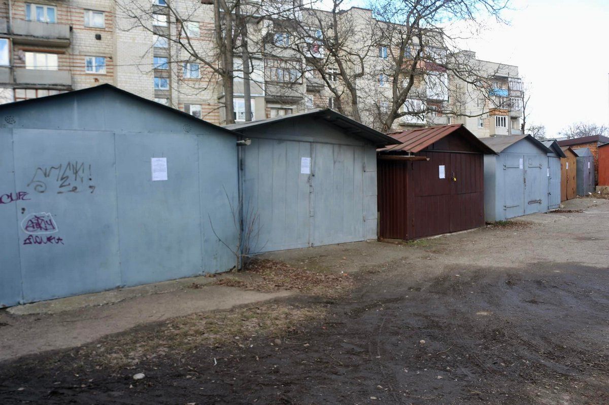 Муніципальна інспекція Коломиї збирається демонтувати гаражі біля ліцею №8 2