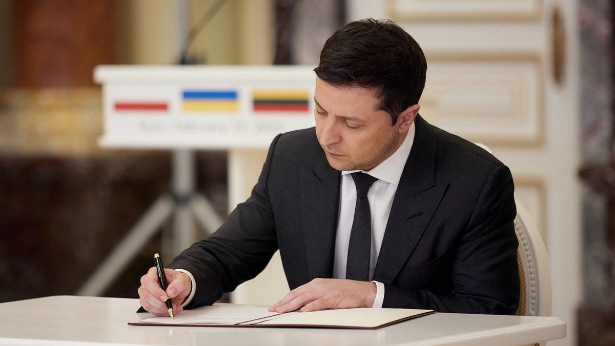 Президент підписав указ про загальну мобілізацію