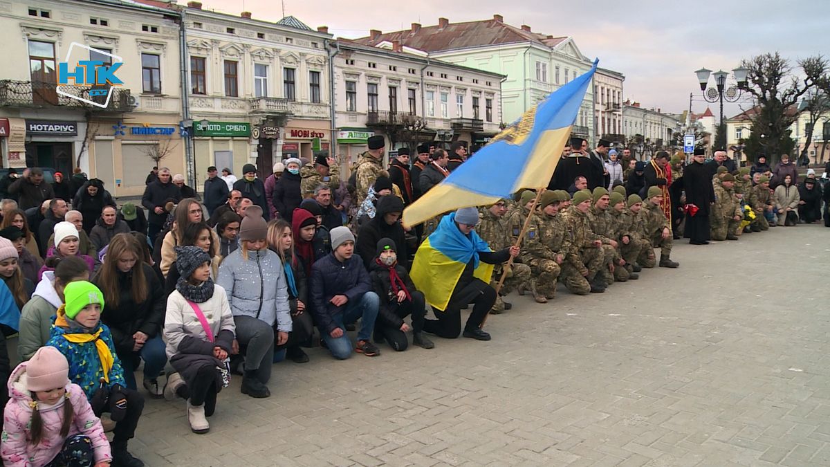 Коломияни навколішки віддали шану Героям Небесної Сотні