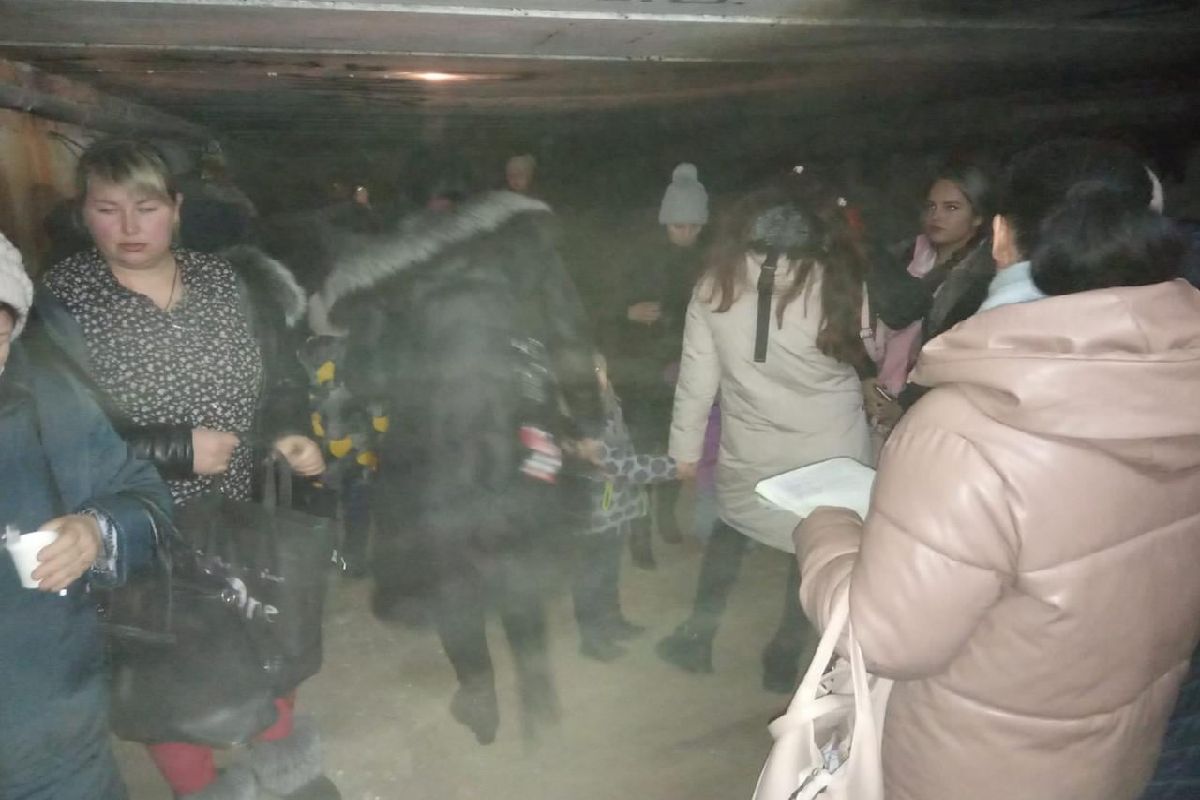 На Донбасі бойовики обстріляли дитячий садок і школу