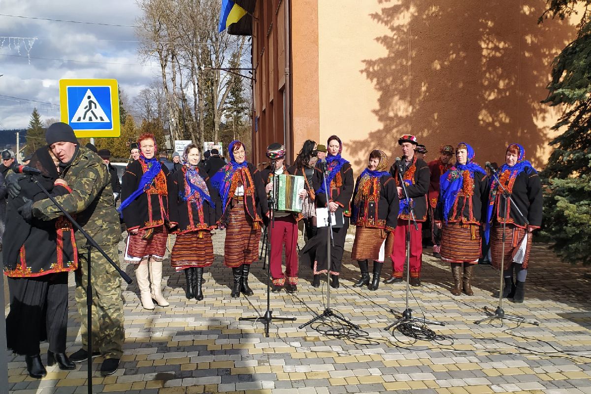 В Микуличині відкрили пам'ятник Героям Небесної Сотні 2