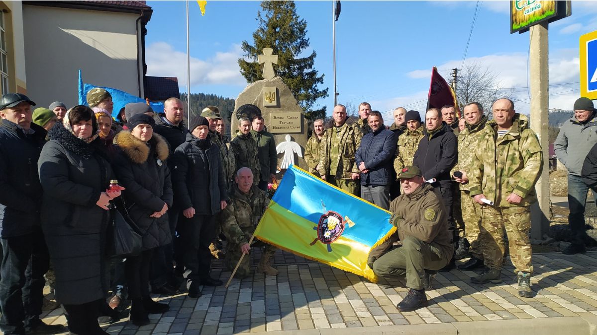 В Микуличині відкрили пам'ятник Героям Небесної Сотні