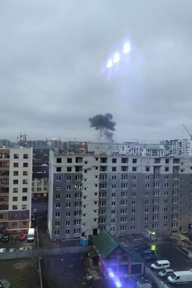 У Франківську вибухи в районі аеродрому: момент удару 1