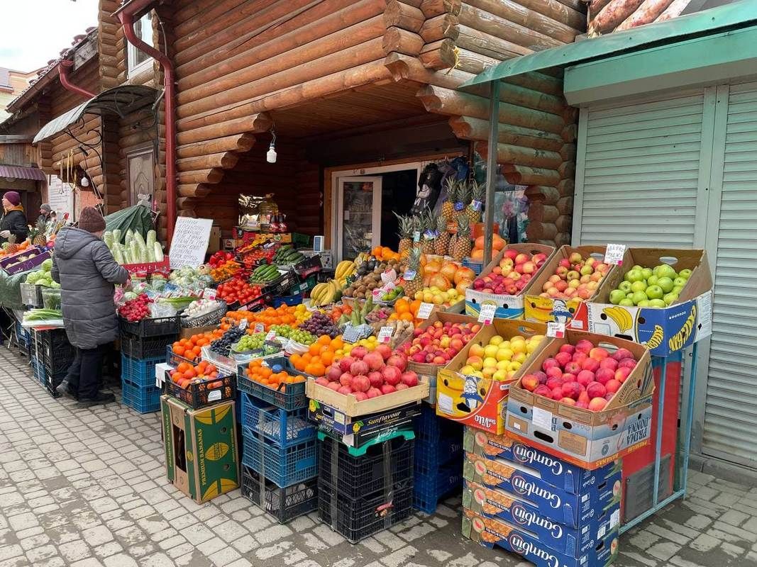 Чи вистачає продуктів у магазинах та на ринку Коломиї 7