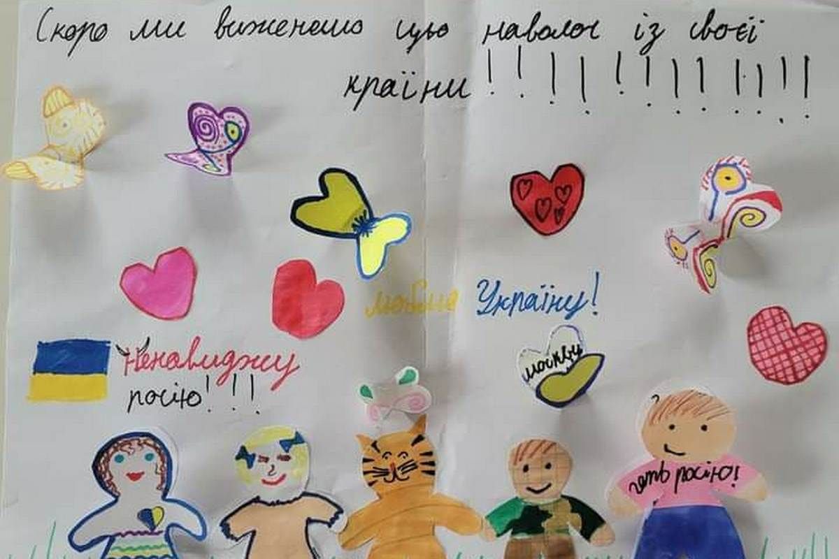 Малюнки українських дітей війни передадуть у Гаагу 10