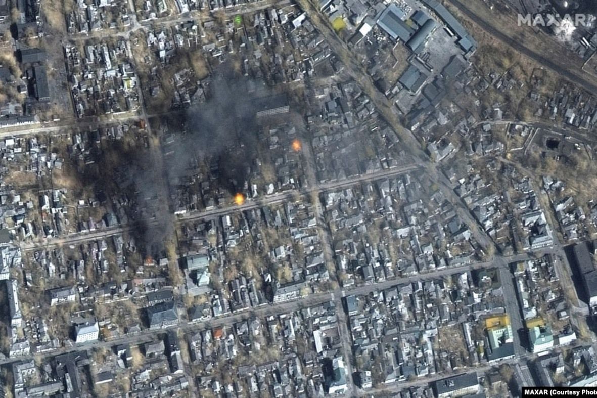 Укриття Маріупольського театру витримало: з-під завалів вже вибралося 130 осіб 2