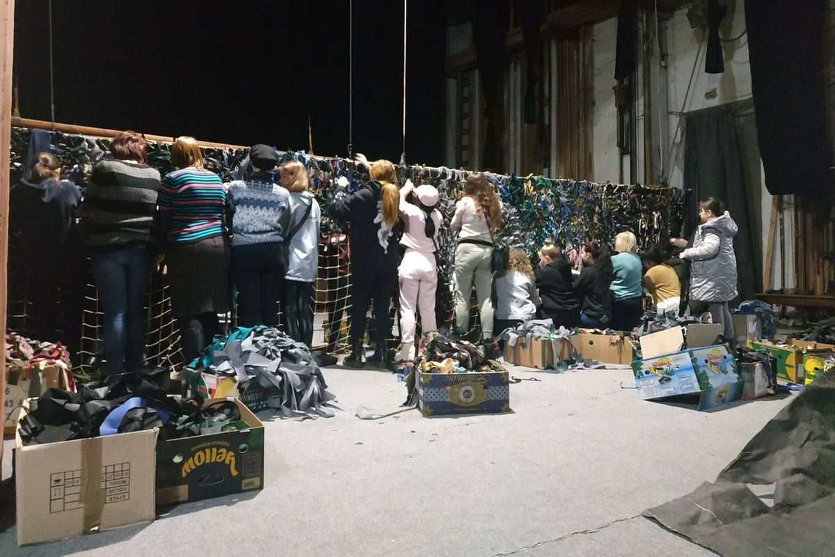 У театрі виготовили 50 000 цигарок і 15 маскувальних сіток 3