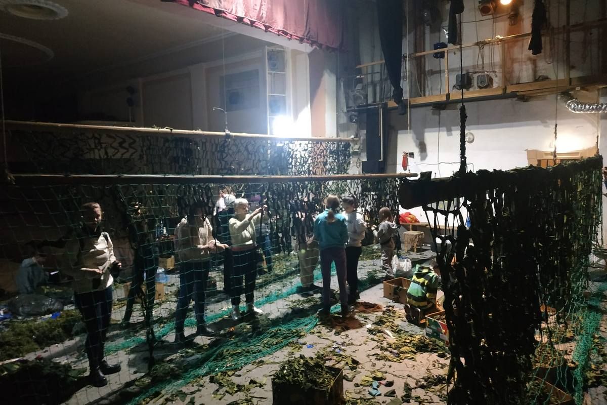 У театрі виготовили 50 000 цигарок і 15 маскувальних сіток 4