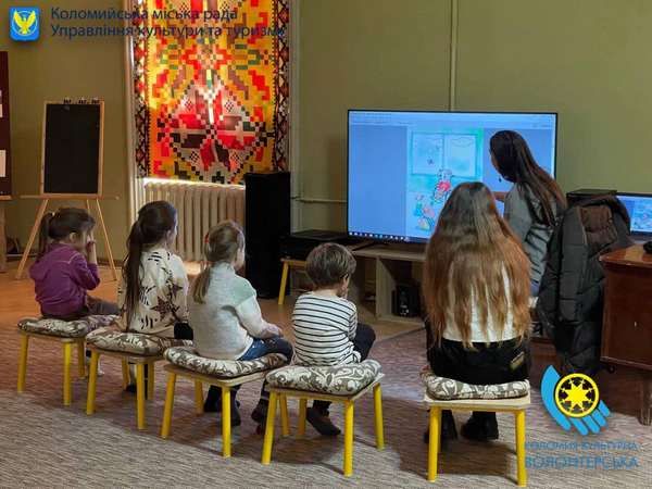 До Коломиї з'їхались митці й об'єдналися довкола волонтерського центру 2